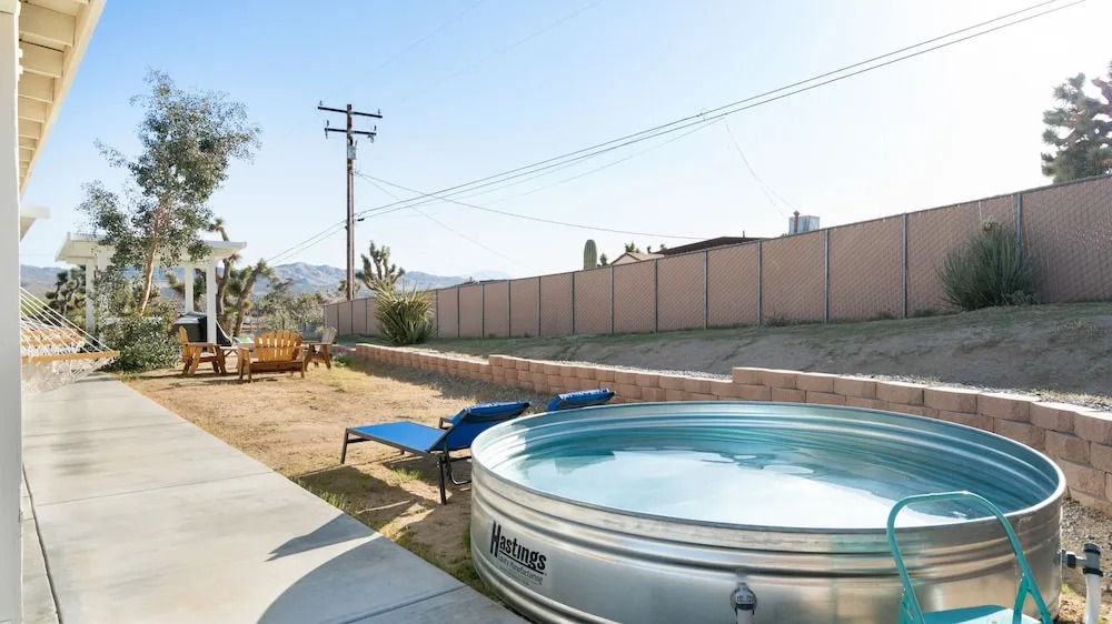 Hillside Desert House - Hot Tub, Fire Pit And Bbq! 3 Bedroom Home by RedAwning