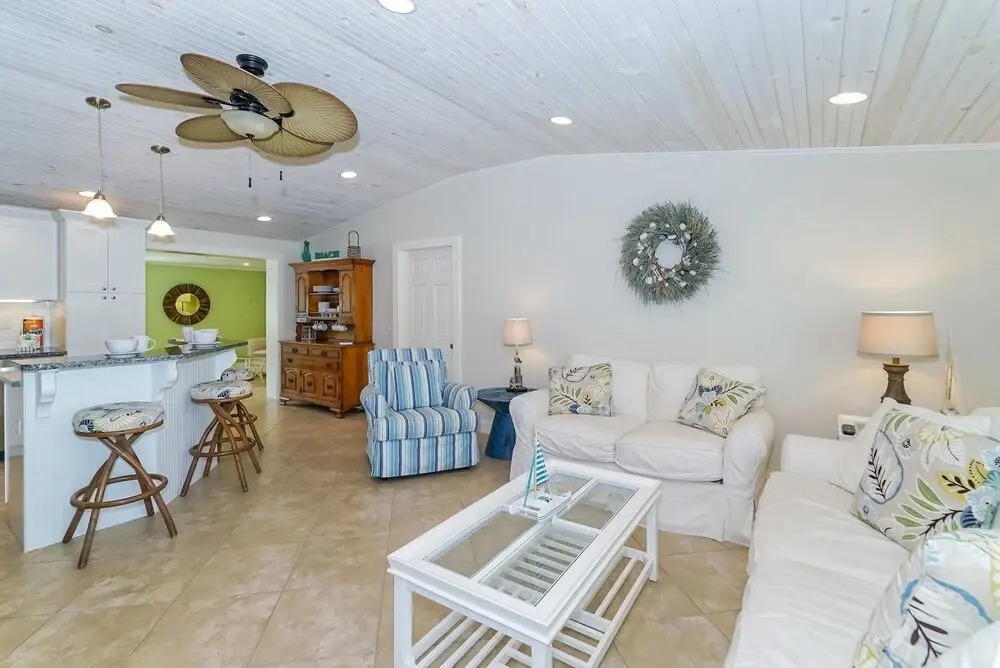 Ebb Tide 3 Bedroom Home by RedAwning