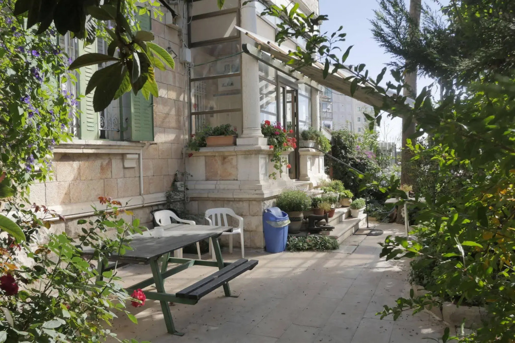 Allenby 2 Bed and Breakfast
