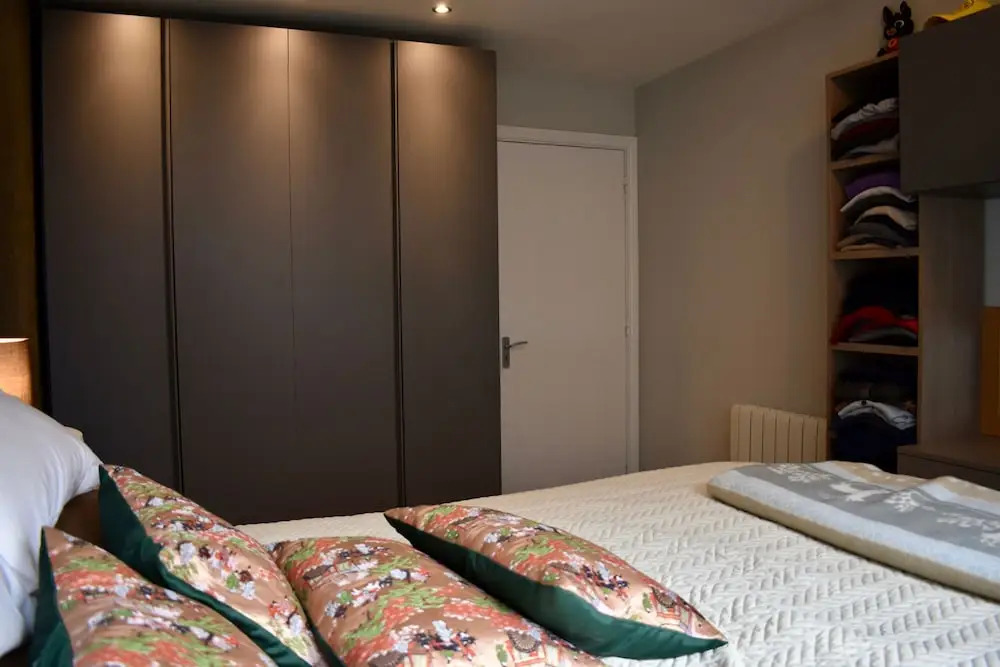 Artistic 1 Bedroom Apartment With Balcony Ifsc