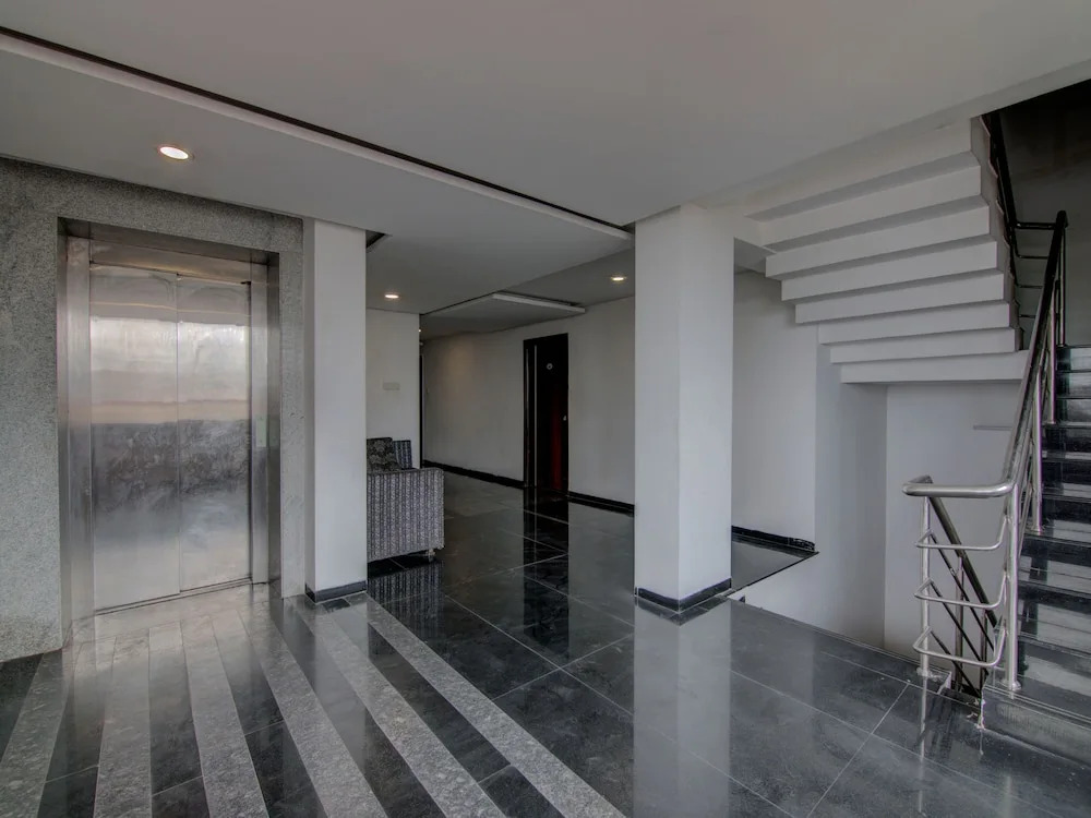 OYO 15108 Hotel Galaxy Inn