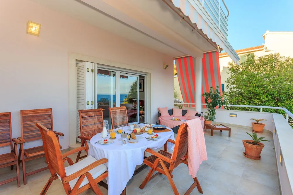 Villa Lola