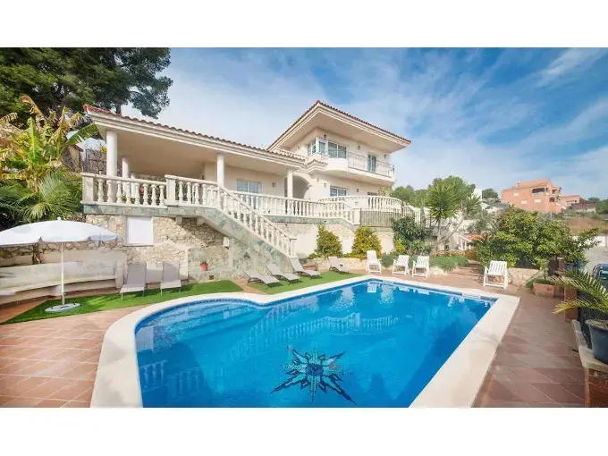 Rubi House