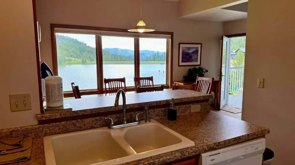 Lake Condo Big Sky Ski Resort - Heated Pool Access