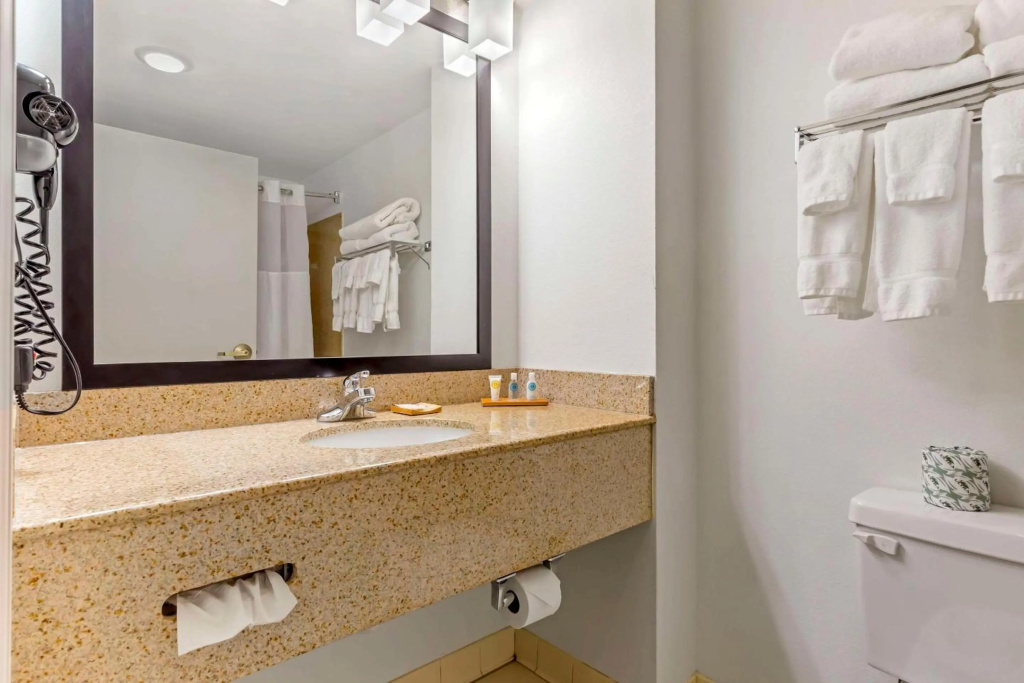 Country Inn & Suites by Radisson, Newport News South, VA