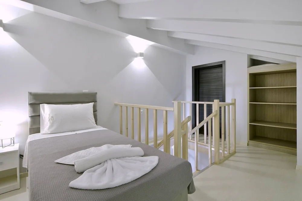 Villa Bratou Ignis Sleeps 6 with Parking