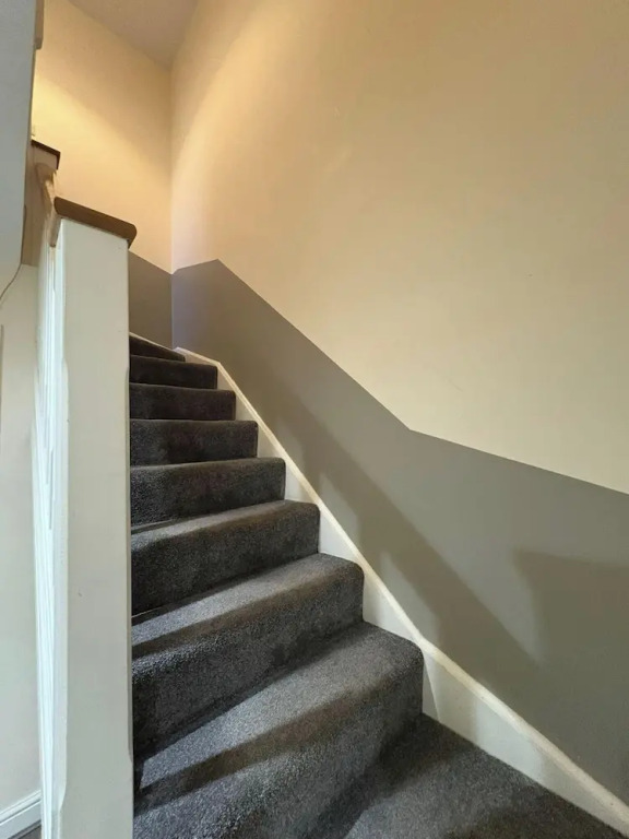 Spacious 3-bed House - Sleeps 8, Garden & Parking