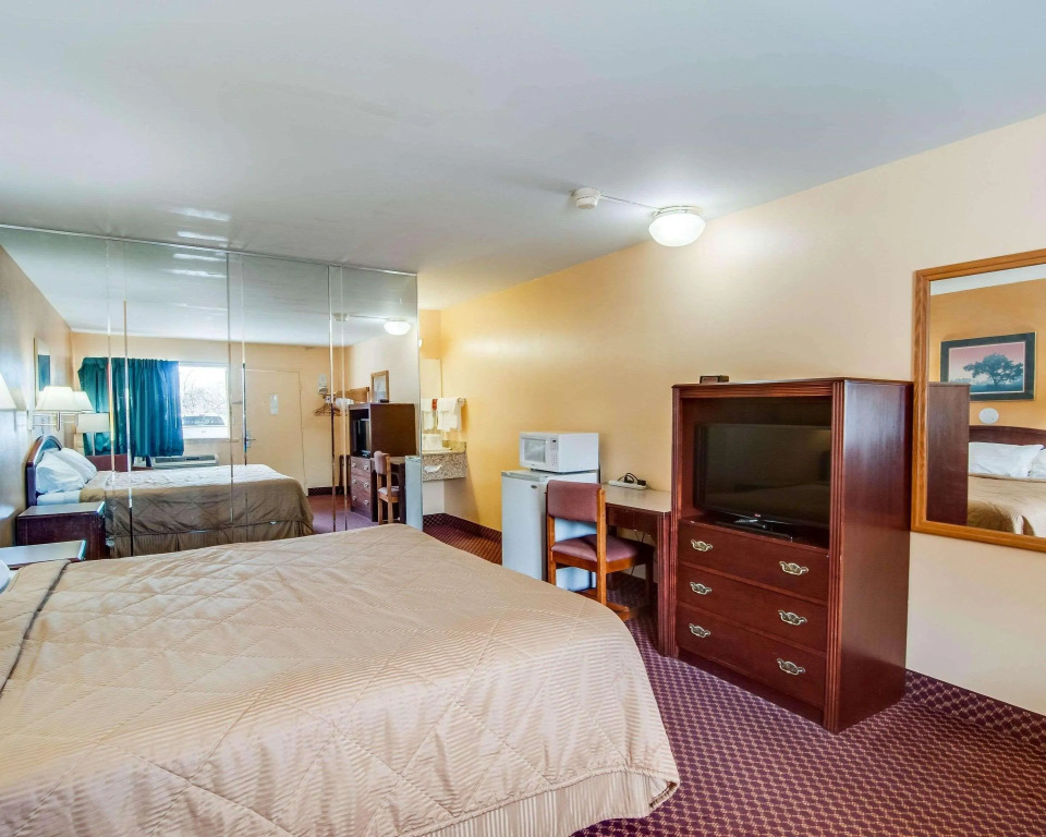 Econo Lodge Near Bluefield College