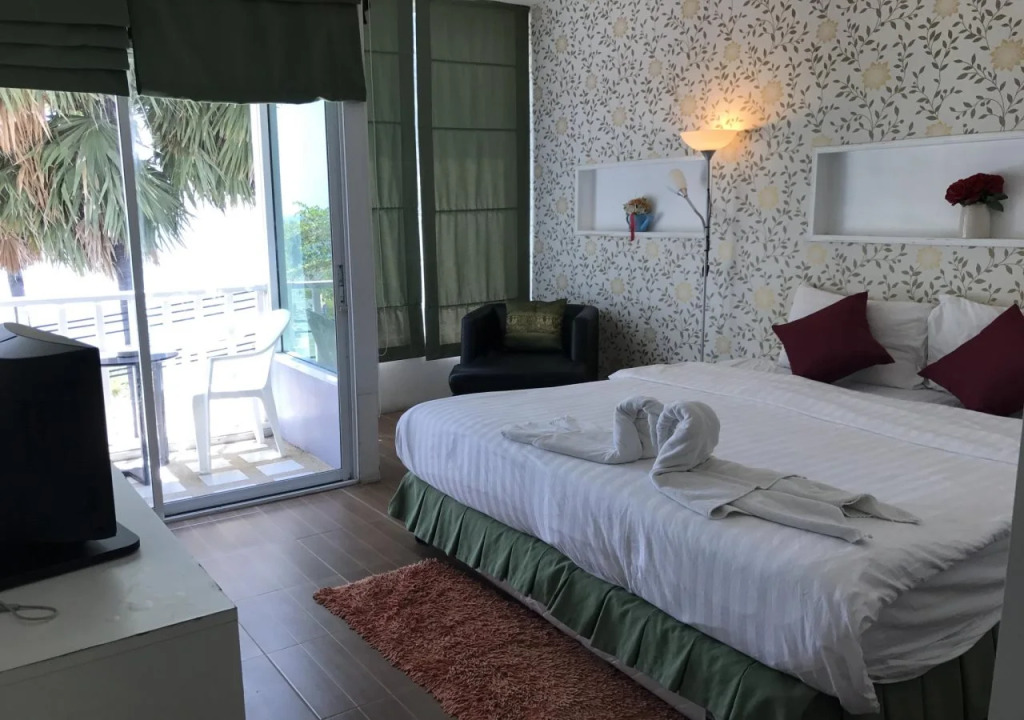 Baan Rimlay