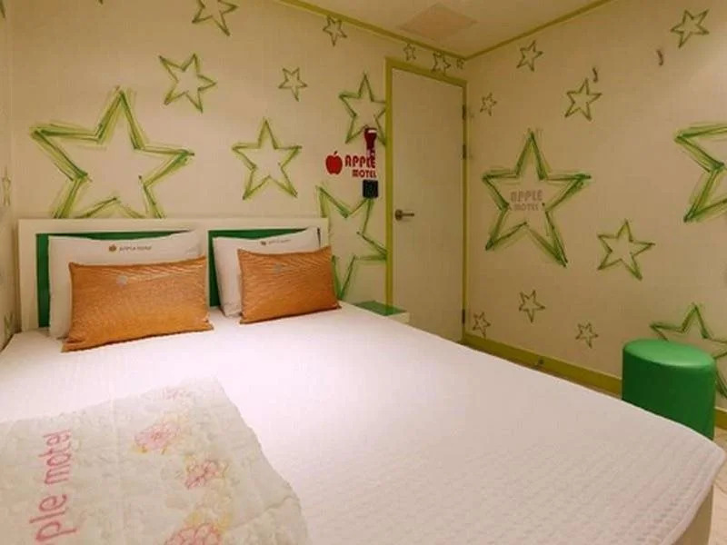 Apple Motel