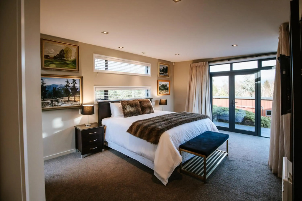 Mt Gold Retreat - Sleeps 8 - Spa Pool - Tennis Court