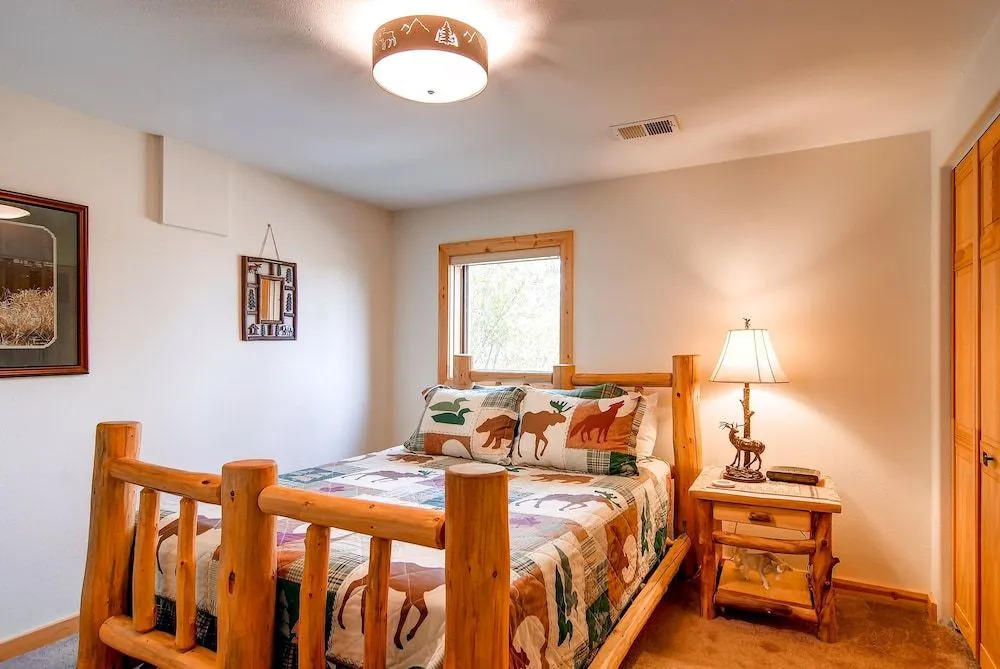 Elk Trail House Peak 7 by Pinnacle Lodging