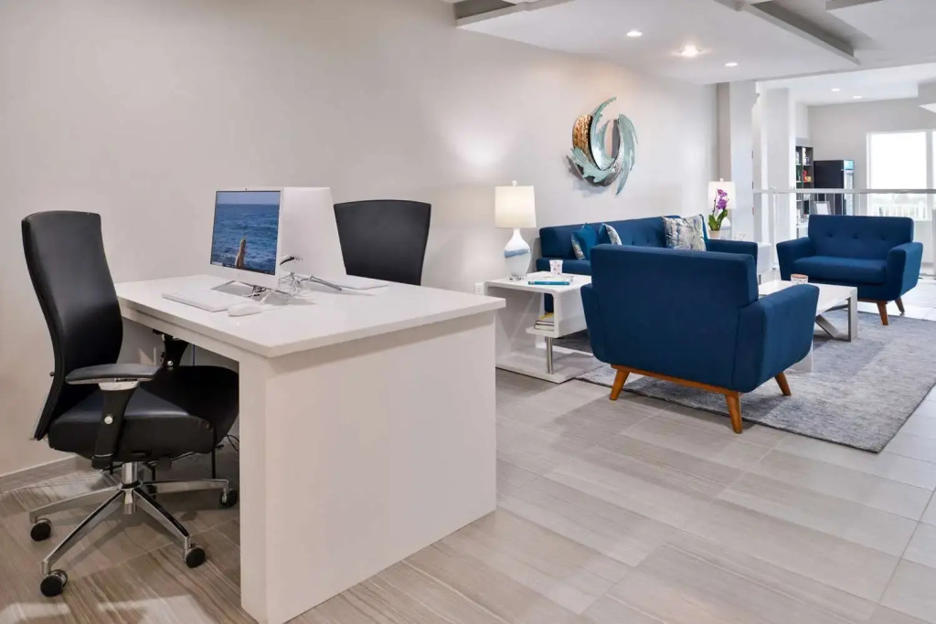 Cabana Shores Hotel