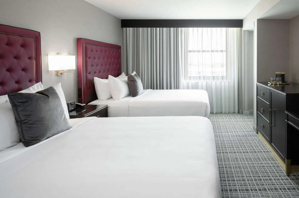 The Axis Moline Hotel, Tapestry Collection By Hilton