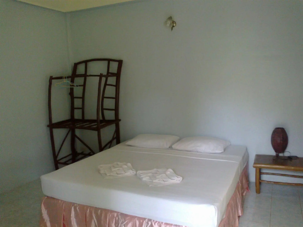 Good Days Lanta Beach Resort