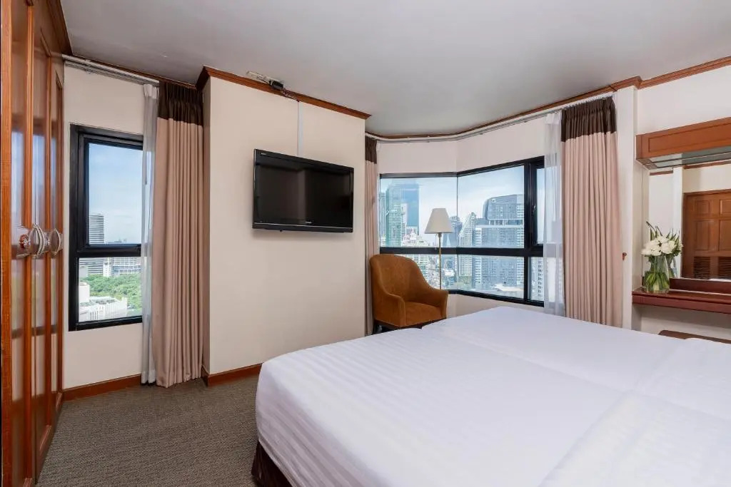 Grand Diamond Suites Hotel