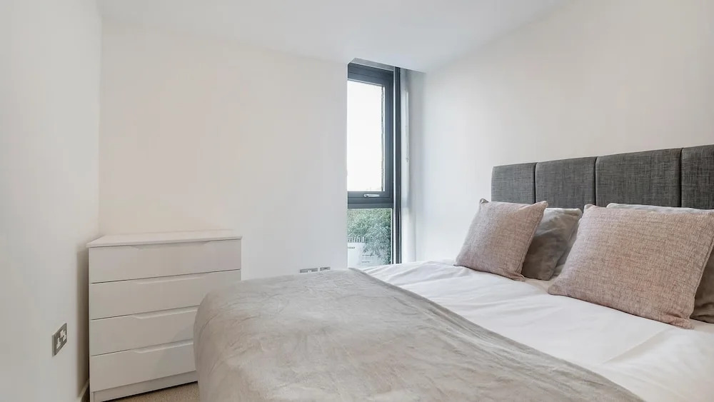 Spacious 2BR Apartment in Prime Central Location