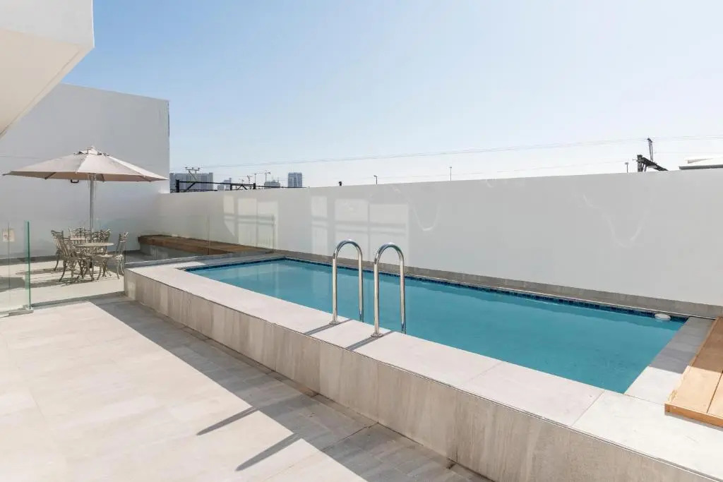 1 On Albert 2 bed harbour view
