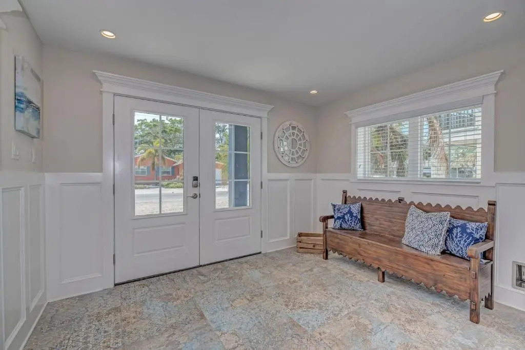 4 bed 4 and a half bath SLEEPS 10 elevator Heated Pool Spa Free WiFi boat dock