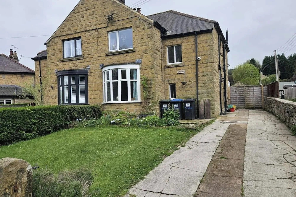 Tranquil Hope Valley Retreat With 3 Bedrooms