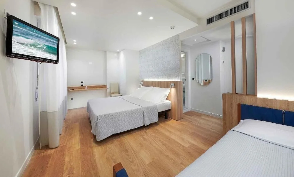 Family Hotel Antibes -50m dal mare