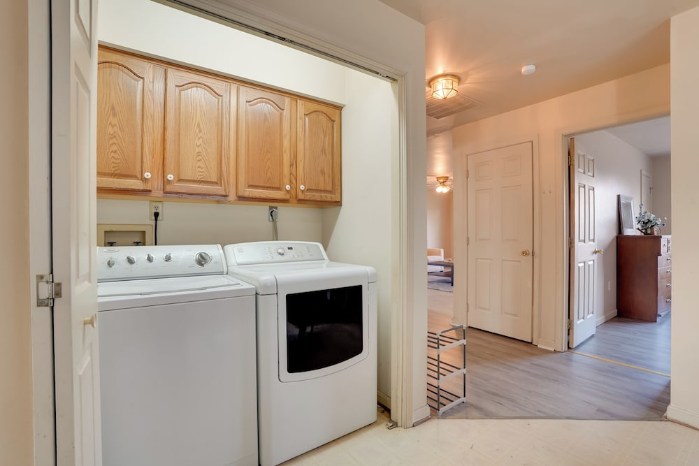 Walk to Fairgrounds! Hagerstown Townhome w/ Deck