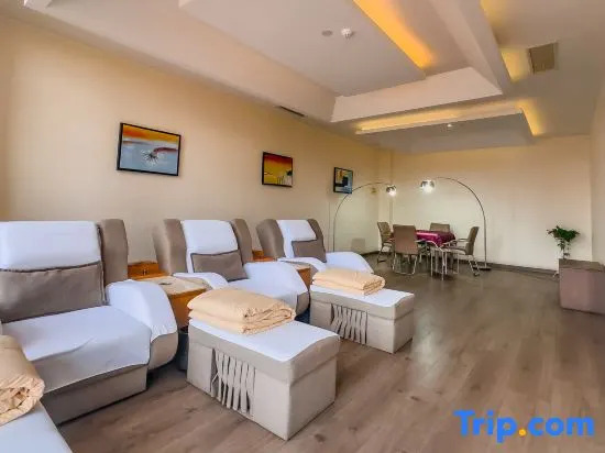 Jiulong Hot Spring Holiday Hotel