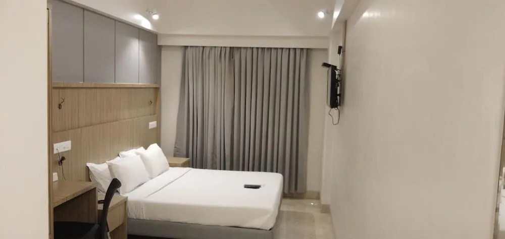 Seasons Hotel