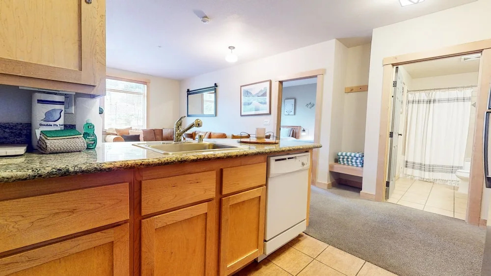 Sunstone 214 Updated Ski-In Ski-Out Condo with Great Complex Amenities by RedAwning