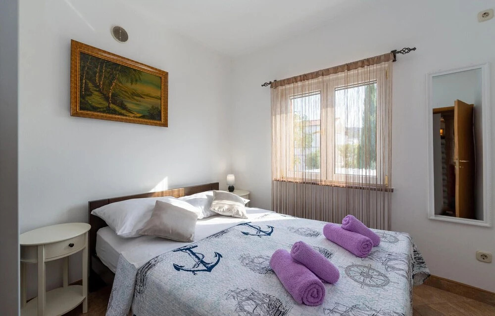 Nice Apartment in Rovanjska / Jasenice With 2 Bedrooms and Wifi