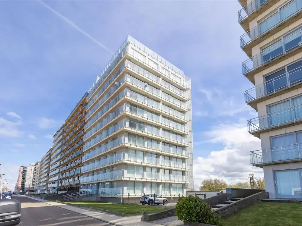 Apartment on Zeedijk With Sea Views