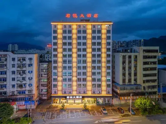 Monarch Hotel