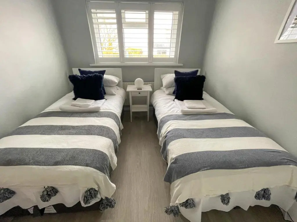 Large family Bungalow, parking & Bike Store BPW