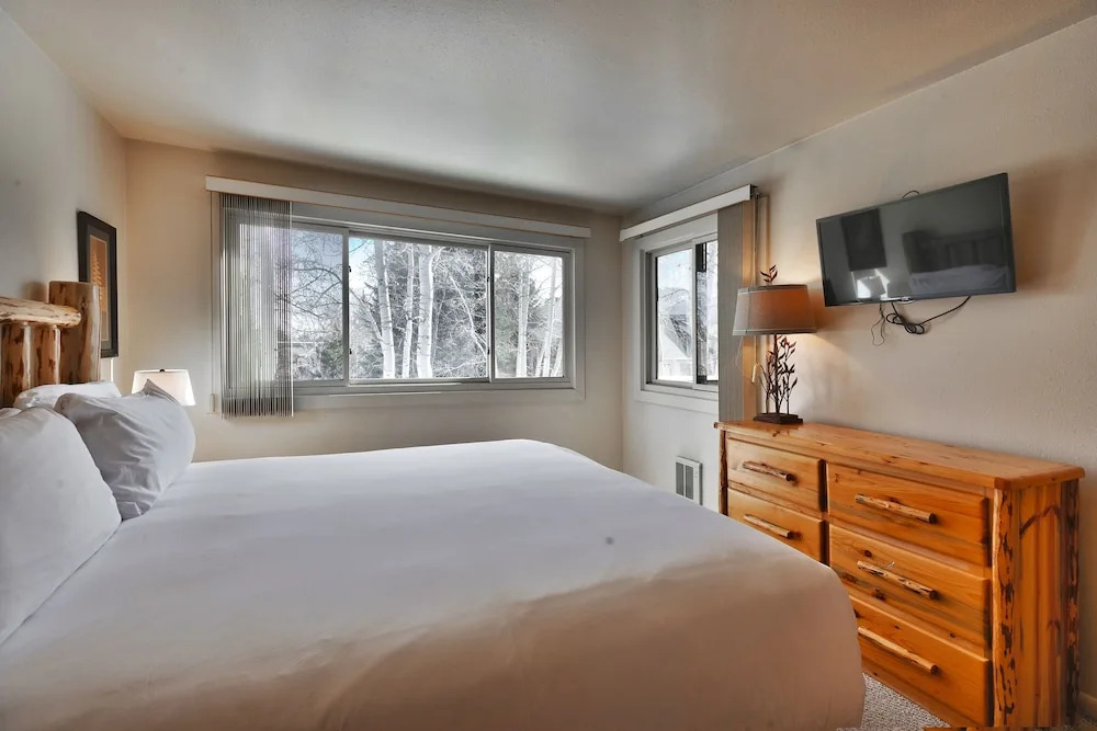 Snow Flower 115 2 Bedroom Condo by RedAwning