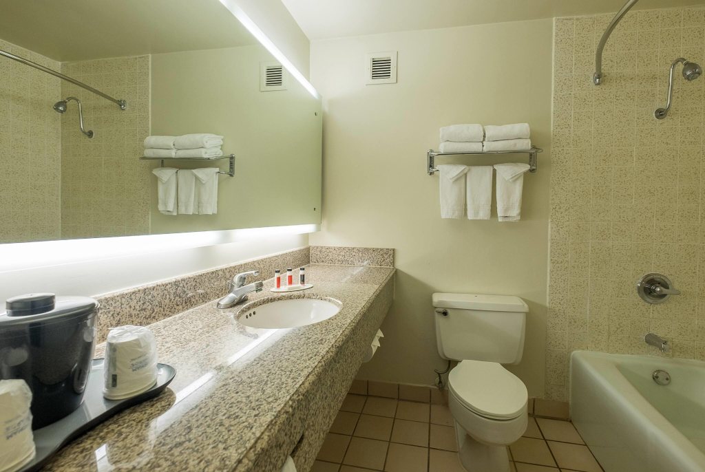 Howard Johnson by Wyndham Fullerton/Anaheim Conference Cntr