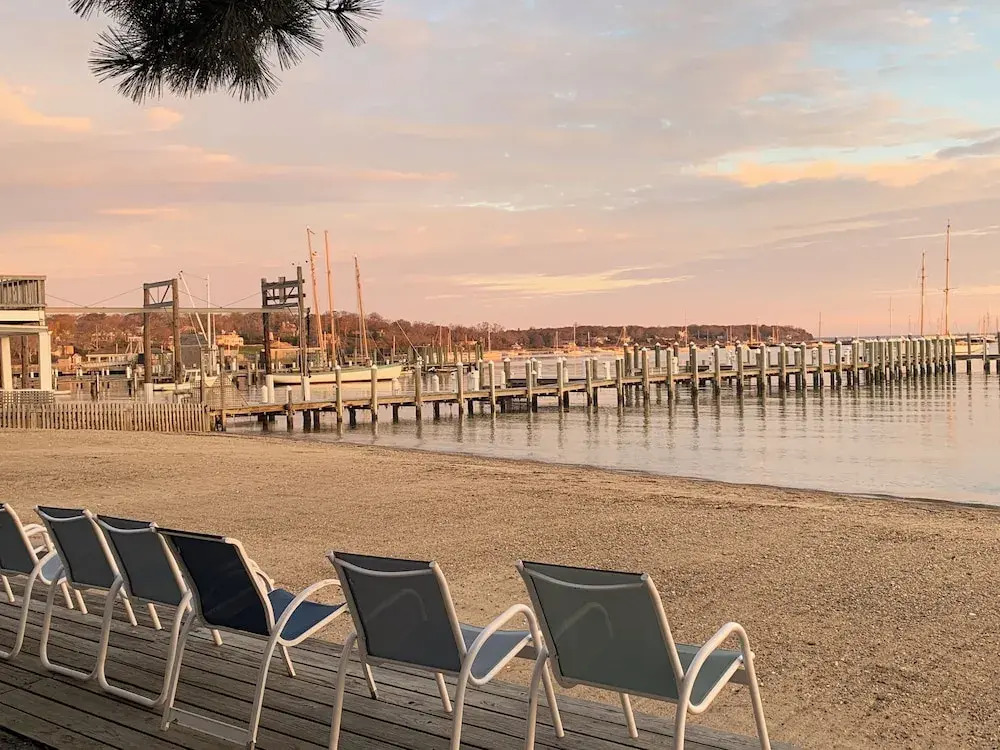Vineyard Harbor Motel - Private Beach