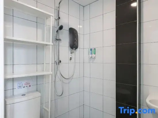 7-Room Exec House, Rumahku Express, Georgetown