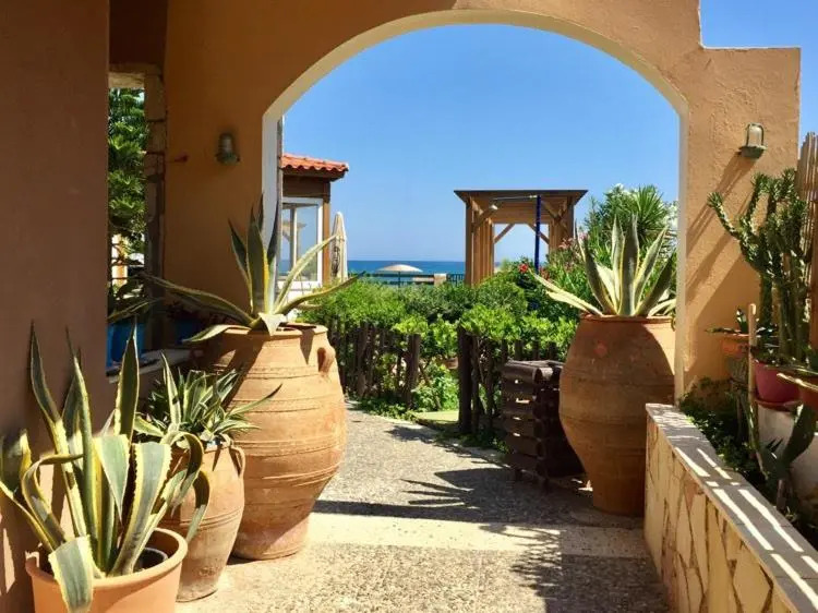 Minoica Beach Apartments