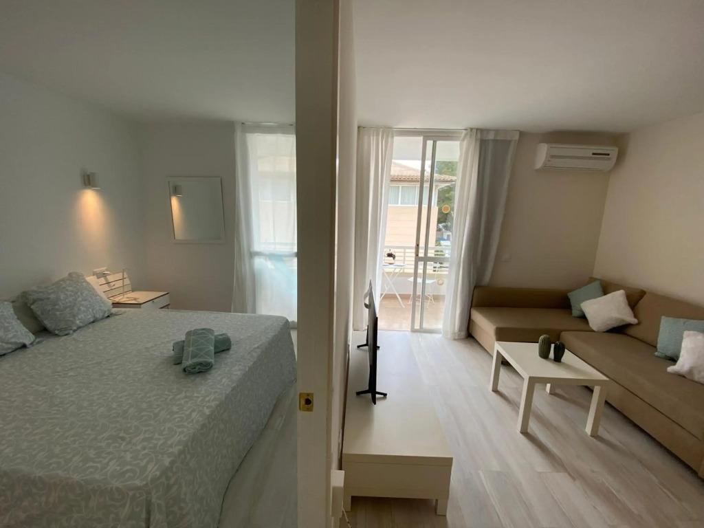 Bellamar 23. Apartamento con piscina