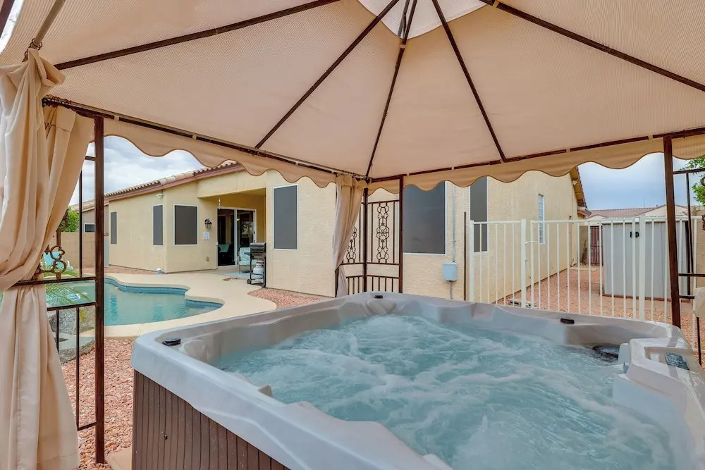 4 Mi to Riparian Preserve: Mesa Abode w/ Hot Tub