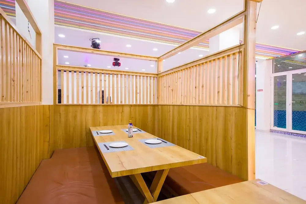 Alaya Stays Miyabi Executive Suite, Elegant 1-BHK Suite With Common Pool, Gym & Restaurant