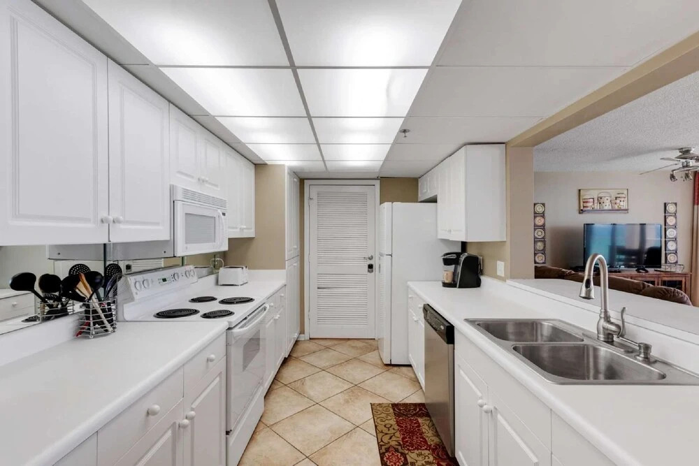 Long Beach Tower 3, 3 Bedroom Apartment