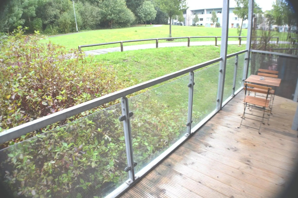 Brentwood Town Retreat - Large 2 bedroom apartment