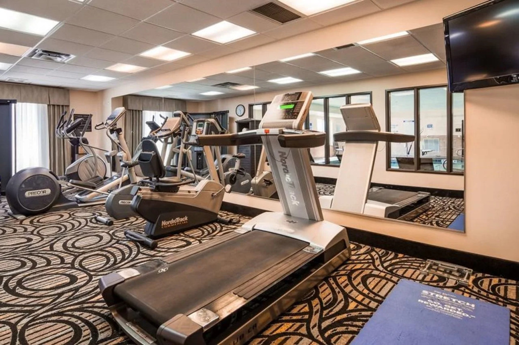 Best Western Plus Airport Inn & Suites