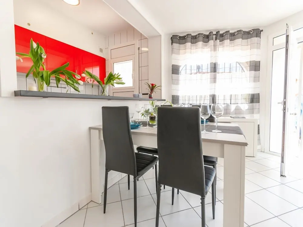 Beautiful Holiday Home for 4 With Private Swimming Pool