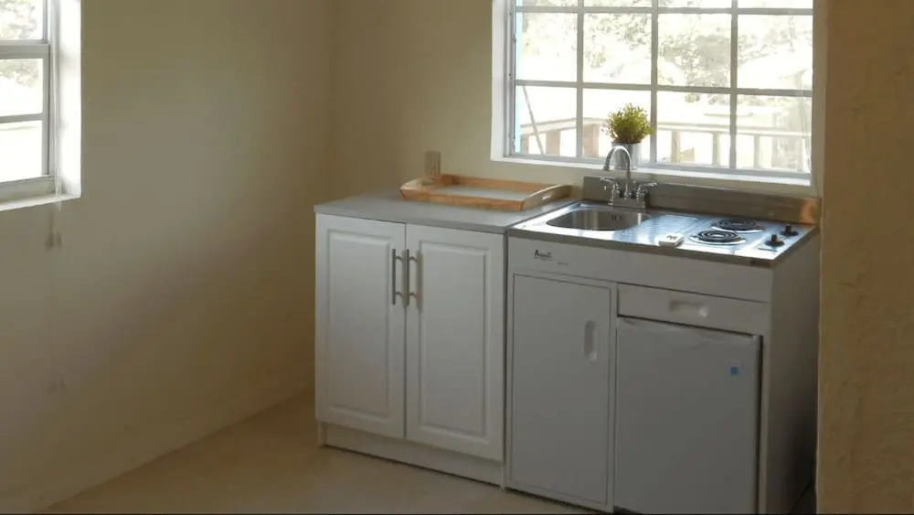 BIMINI LOFTS Across from Big Game club - 1 of 2 furnished apartments