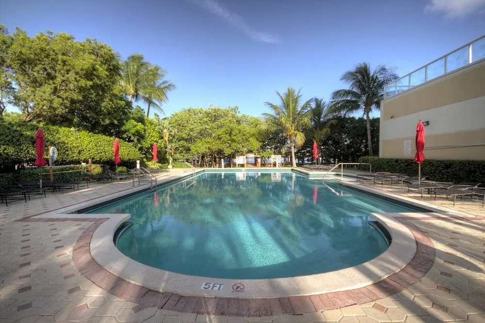 Le Golden Bay 1004 by Go Florida Condo, Sunny Isles