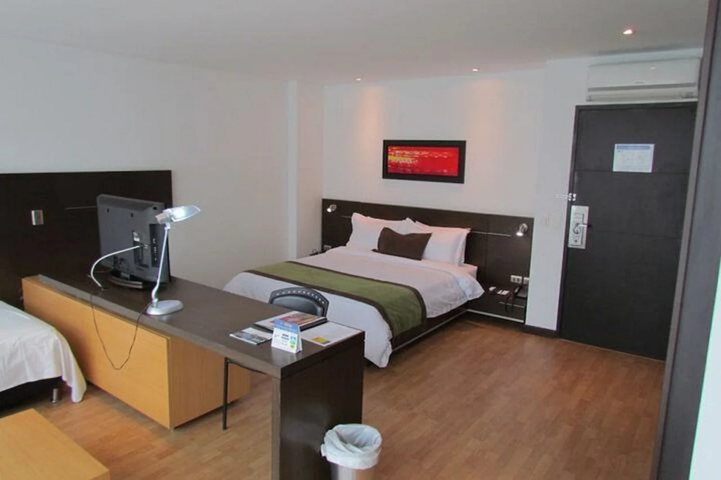 Sky Medellin Hotel