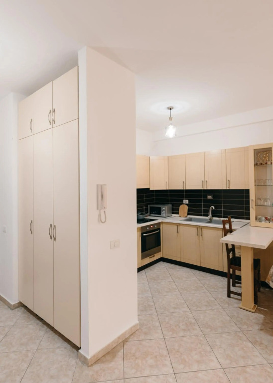 Rs place 1-bedroom apartment with free parking