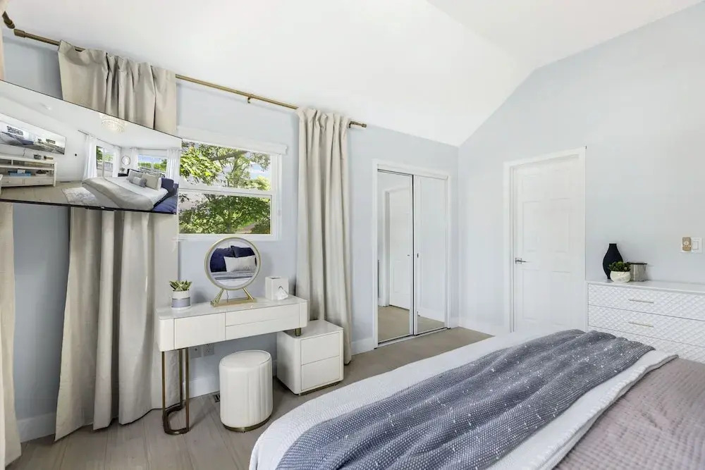 Newly Remodeled w/ Dock, Boat & PWC Slips, Pool Table & Golden Tee